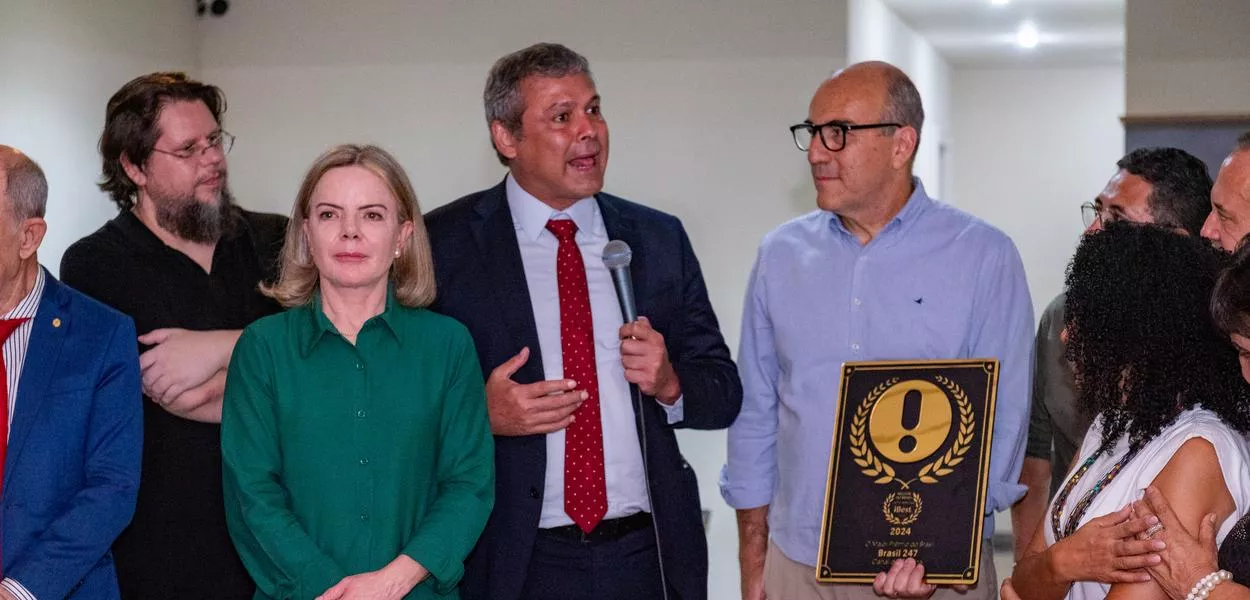 Líder da bancada no PT na Câmara, Lindbergh Farias parabeniza o Brasil 247 pelo bicampeonato no prêmio iBest