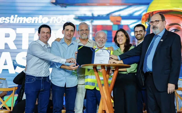 Lula critica empresários que reclamam sem reconhecer apoio do governo e elogia parceiro