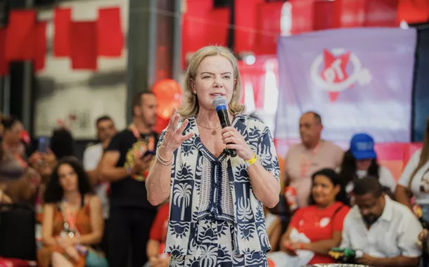 Gleisi Hoffmann na festa de 45 anos do PT, no Rio de Janeiro (RJ): "Raízes no Povo e Olhos no Futuro"