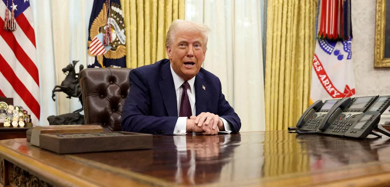 Presidente dos EUA, Donald Trump, no Salão Oval da Casa Branca, em Washington - 23/01/2025