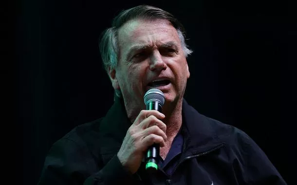 Bolsonaro se desespera e marca Donald Trump em postagem após Zanin agendar julgamento