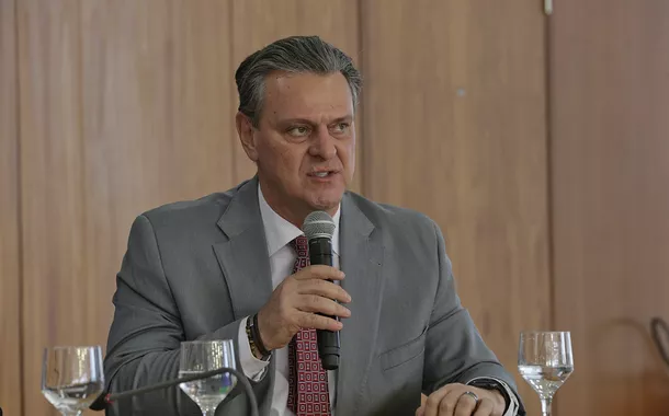 Carlos Fávaro cobra Congresso e defende governo na crise do Plano Safra