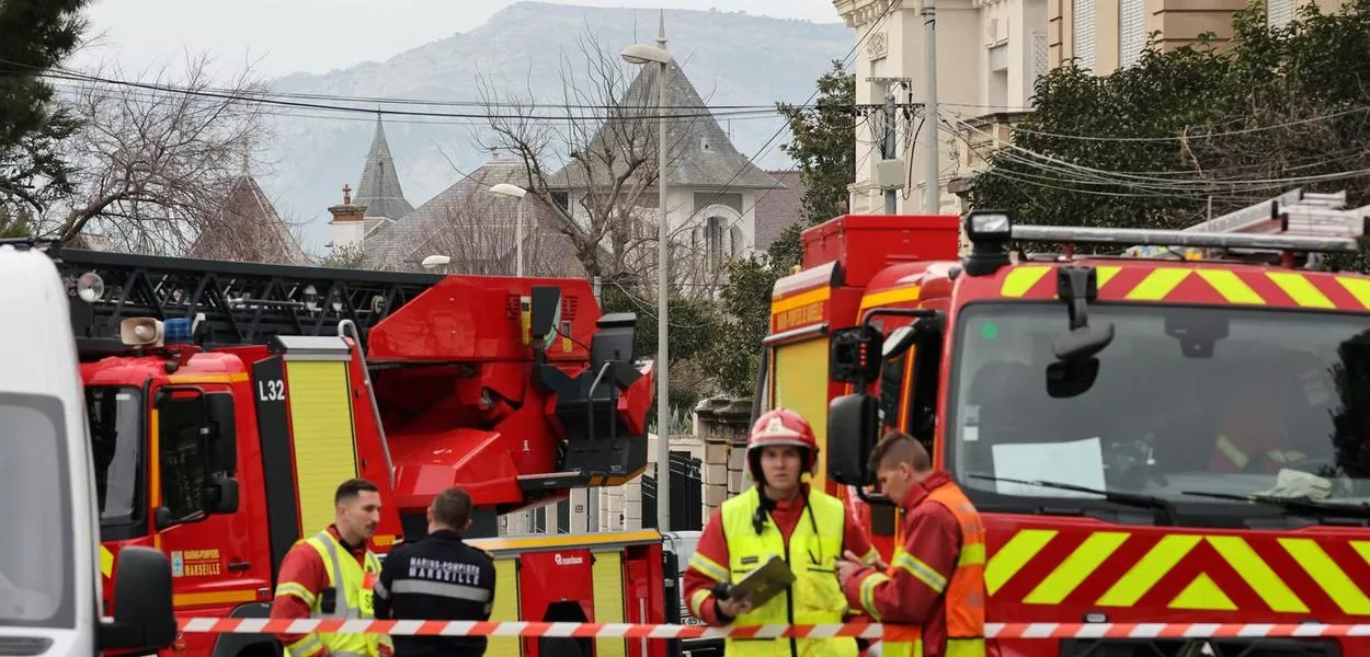 Consulado russo em Marselha
 24/2/2025   REUTERS/Stringer