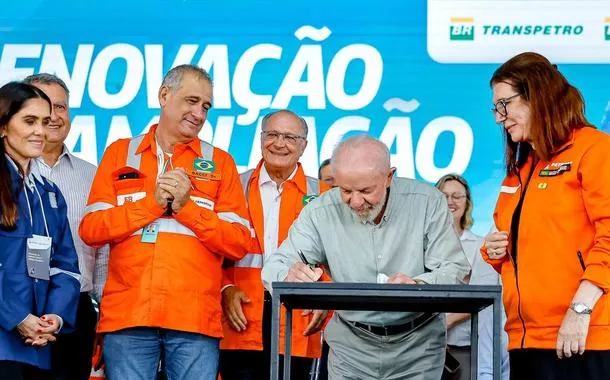 Presidente Luiz Inácio Lula da Silva em evento de assinatura de contrato de ampliação da frota da Petrobras e Transpetro