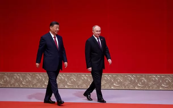 Parceria China-Rússia é estratégica e não será influenciada por terceiros, diz Xi a Putin