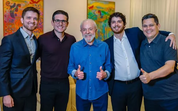Juca Avelino (neto de Eunice e Rubens Paiva), Hugo Motta, Hugo Motta, Lula, Chico Rubens Paiva e Davi Alcolumbre