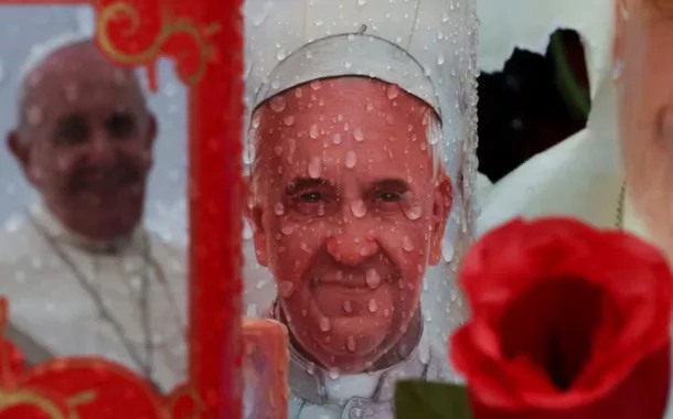 Após "insuficiência respiratória aguda", Papa Francisco é liberado da ventilação mecânica