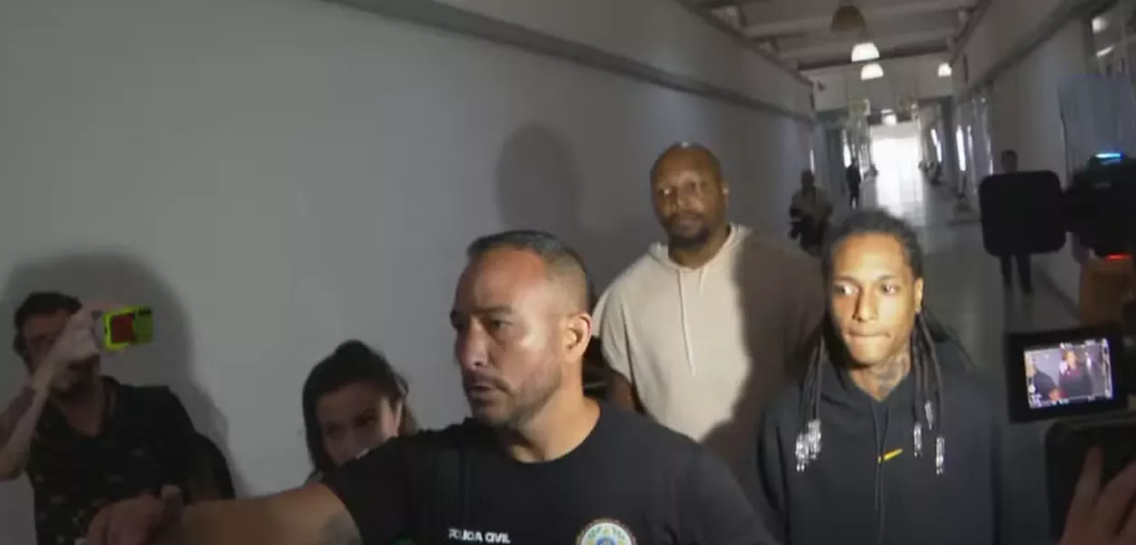 Rapper na chegada à Cidade da Polícia, na Zona Norte do Rio