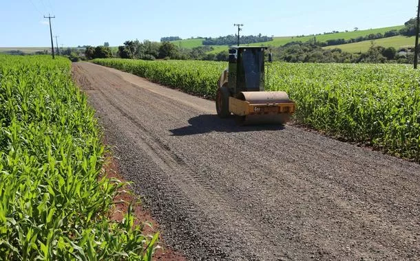 Itaipu e prefeitura de Cascavel firmam convênio para pavimentar estrada rural