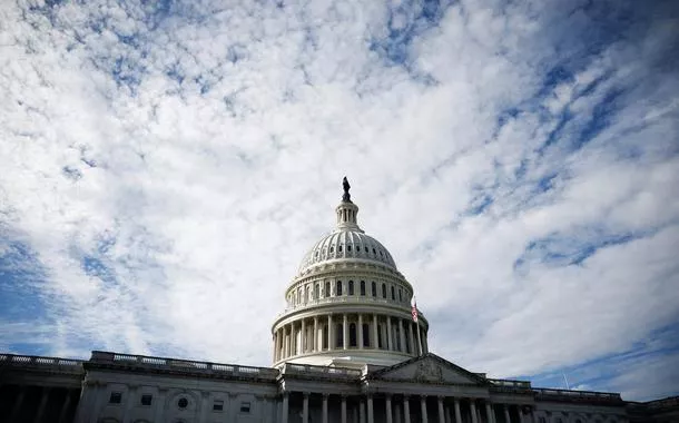 EUA: Parlamentares democratas criticam cortes de US$ 13 bilhões em despesas não-obrigatórias e ameaçam paralisação orçamentária