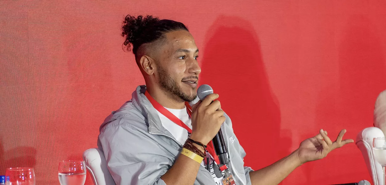 Ilustrador e ativista do movimento de favelas, Hebert Amorim fala no painel "O Combate ao Racismo e ao Encarceramento em Massa", durante o evento "A Política Nacional sobre Drogas: Um Novo Paradigma", realizado pelo Brasil 247, TV 247 e Consultor Jurídico, com apoio do grupo Prerrogativas - Brasília (DF) - 18/02/2025