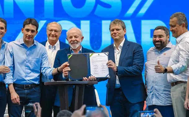 Lula e Tarcísio de Freitas em cerimônia de Lançamento do Edital de Concessão do Túnel Submerso Santos-Guarujá