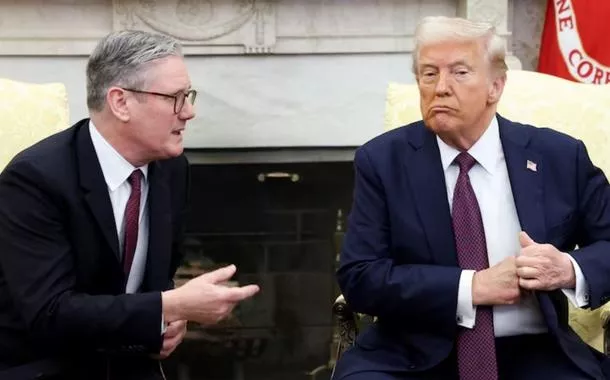 Premiê britânico descarta pedidos para cancelar visita de Trump após humilhação de Zelensky na Casa Branca