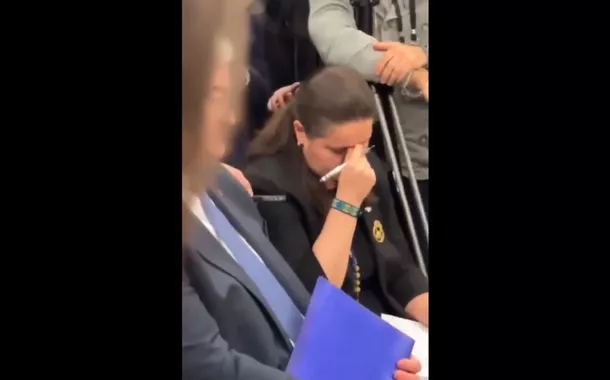 Vídeo mostra reação de embaixadora ucraniana durante bate-boca entre Trump e Zelensky