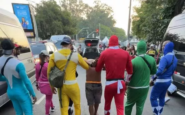 Policiais civis fantasiados de Power Rangers em SP