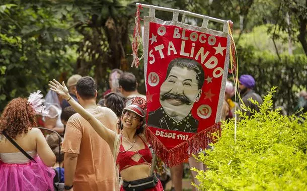 Poema charada convida foliões para o carnaval em Brasília