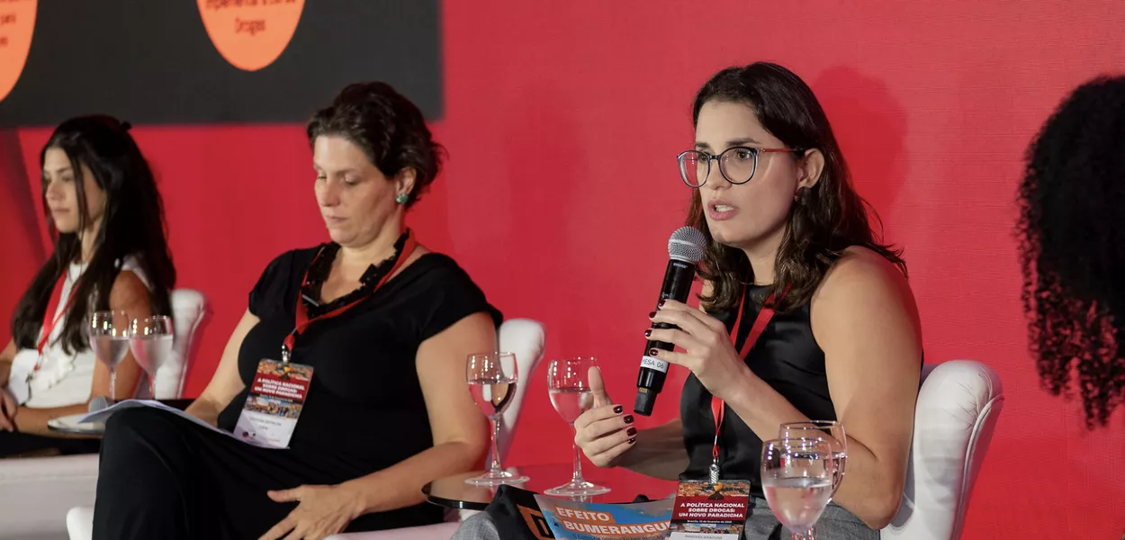 Coordenadora de pesquisa do Centro de Estudos de Segurança e Cidadania (CESeC), Mariana Siracusa fala no painel "Os Impactos Econômicos e Sociais da Decisão do STF", durante o evento "A Política Nacional sobre Drogas: Um Novo Paradigma", realizado pelo Brasil 247, TV 247 e Consultor Jurídico, com apoio do grupo Prerrogativas - Brasília (DF) - 18/02/2025