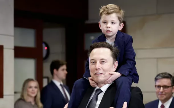 Presença constante do filho de 4 anos de Musk na Casa Branca provoca revolta nos Estados Unidos