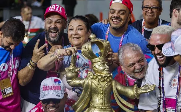 Rosas de Ouro é a grande campeã do carnaval das escolas de samba de SP