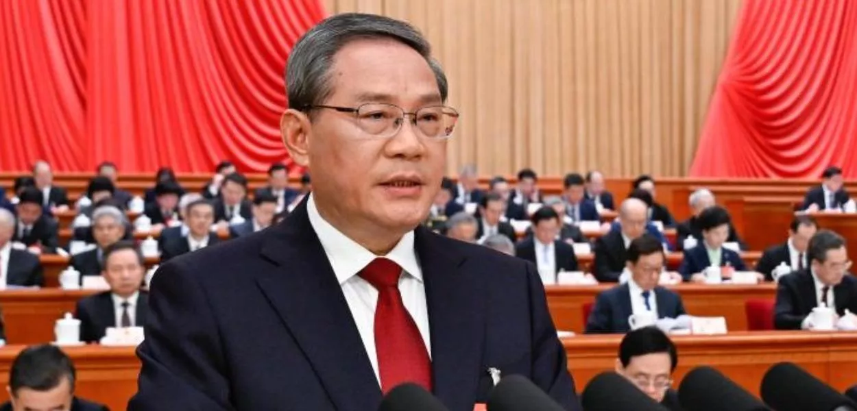 Primeiro-ministro chinês Li Qiang apresenta o relatório de trabalho do Congresso Nacional do Povo