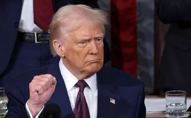 Senado dos EUA aprova projeto de Trump sobre cortes de impostos e gastos e o envia à Câmara