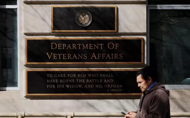 EUA avaliam demitir 80 mil servidores que pertencem ao Departamento de Veteranos