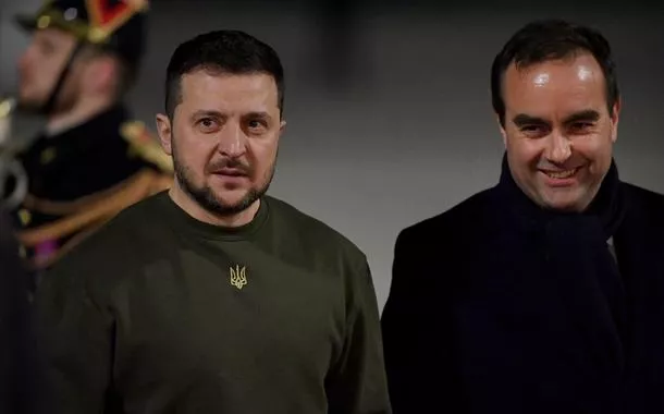 Volodymyr Zelensky e Sébastien Lecornu na França
 8/2/2023   Julien De Rosa/Pool via REUTERS