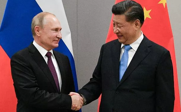Chanceler chinês reafirma amizade "inabalável" com Rússia em meio a reconfiguração geopolítica
