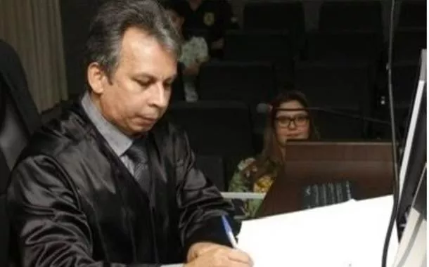 Alderico Rocha Santos, juiz investigado por patrimônio incompatível com a renda,