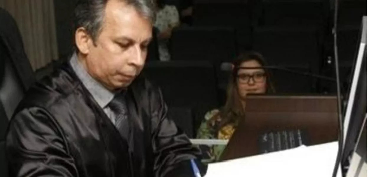 Alderico Rocha Santos, juiz investigado por patrimônio incompatível com a renda,
