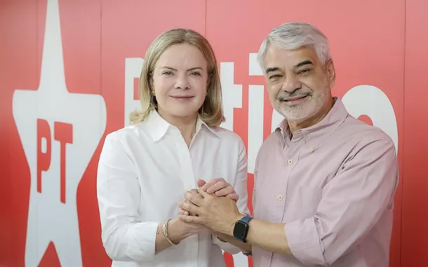 Novo presidente do PT, Humberto Costa garante Lula candidato em 2026 e defende aliança com o Centro