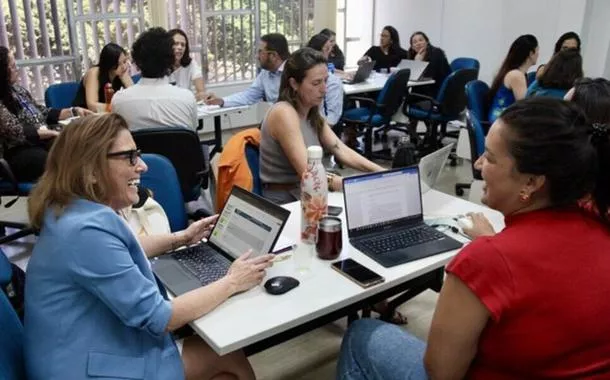 Presença feminina na Administração Pública Federal cresce e alcança 45,6%