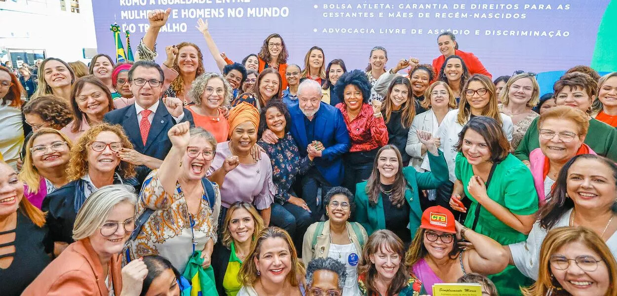 Lula na sanção da lei que trata da igualdade salarial e remuneratória entre mulheres e homens