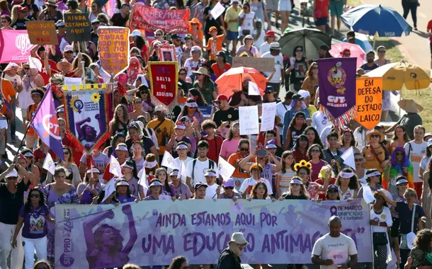 Mulheres do DF marcham por políticas públicas e contra o feminicídio