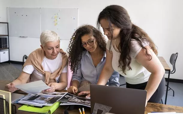 Mulheres recebem 20,9% a menos do que os homens, diz relatório