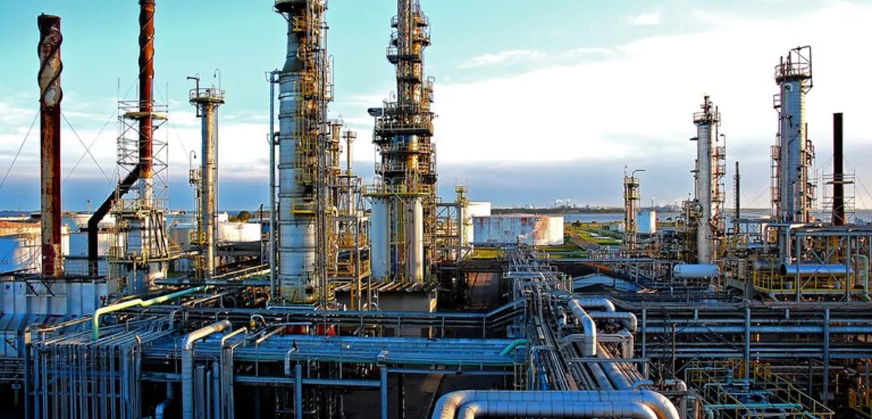 Refinaria Riograndense, da Petrobras, localizada em Rio Grande (RS)