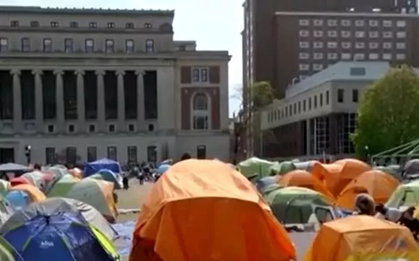 Agentes de imigração dos EUA prendem estudante palestino que protestava na Universidade Columbia