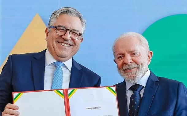 Padilha toma posse e critica legado de Bolsonaro na Saúde: "mãos sujas de sangue"