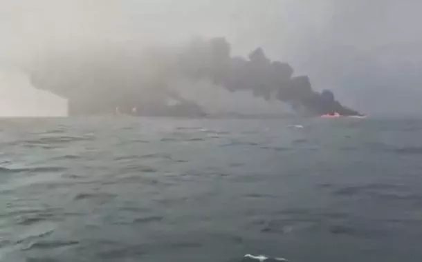 Navio-tanque militar dos EUA e porta-contêineres colidem em região próxima ao Reino Unido
