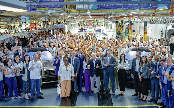 Lula inaugura centro da Stellantis em Betim; empresa investirá R$ 30 bilhões no país