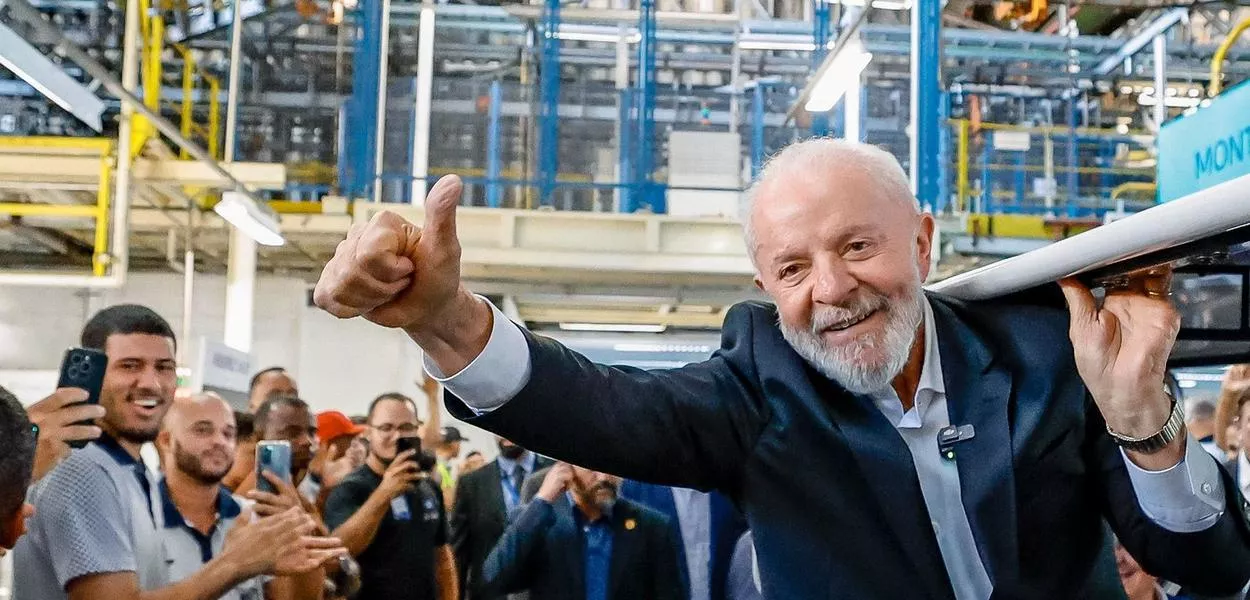 Presidente da República, Luiz Inácio Lula da Silva, durante visita à Linha de Montagem da Stellantis Betim. Polo Automotivo Stellantis, Betim - MG.