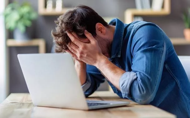 Empresas precisam enfrentar riscos psicossociais e proteger a saúde mental dos trabalhadores