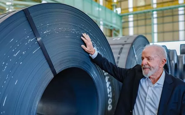 Governo Lula adota cautela diante da guerra comercial de Trump sobre o aço brasileiro
