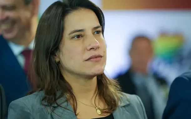 Raquel Lyra nomeia ex-advogado para comandar órgão de ônibus