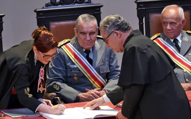 STM faz homenagem a presidentes do PT e a integrantes do governo Lula