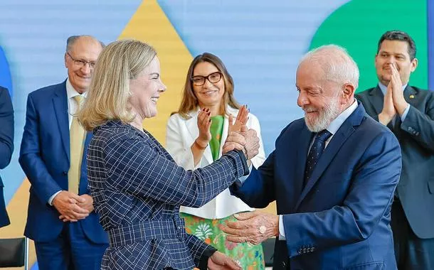 Queda no preço do arroz é resultado direto de políticas do governo Lula, diz Gleisi Hoffmann