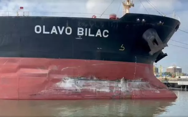Navio petroleiro bate no Porto de Santos, fere oficial da Marinha e danifica três embarcações (vídeo)