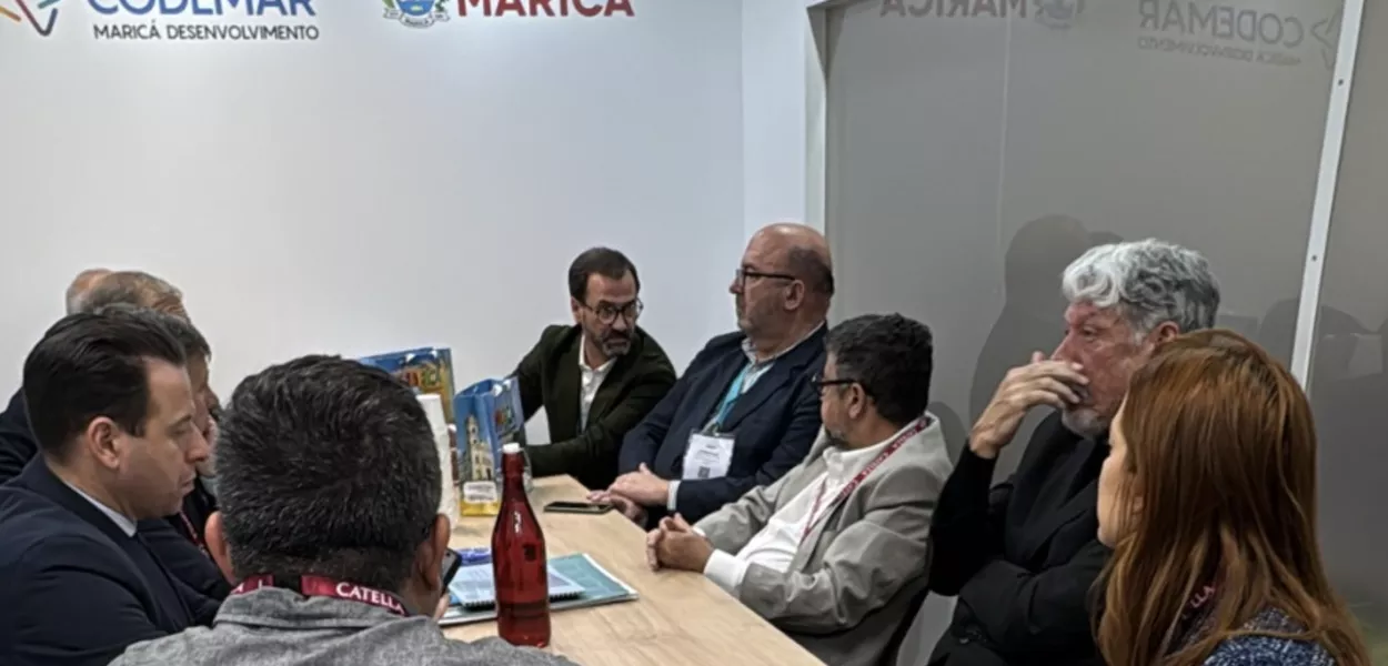 Prefeito de Maricá busca parcerias para desenvolvimento econômico e destaca crescimento da cidade no evento Mipim, na França