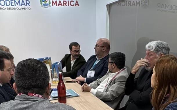 Prefeito de Maricá busca parcerias para desenvolvimento econômico e destaca crescimento da cidade no evento Mipim, na França