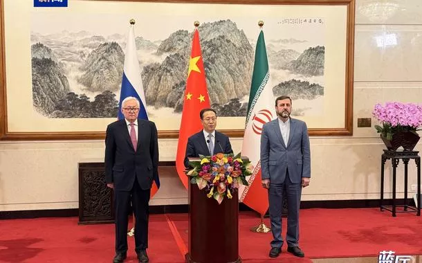 Irã defende aliança com Rússia e China como pilar da paz mundial
